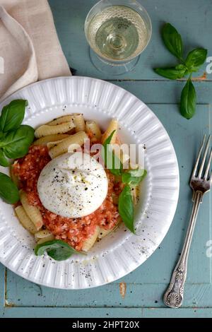 Burrata avec pâtes sauce tomate et basilic photo Janerik Henriksson / TT code 10010 Banque D'Images