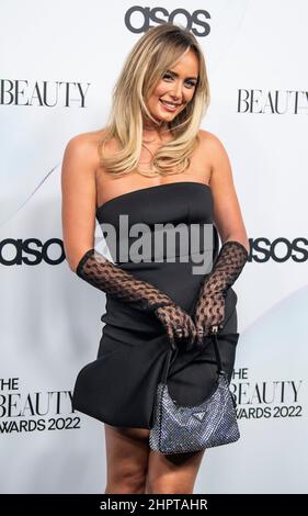 LONDRES-ANGLETERRE 22FEB 22: Millie court assiste aux Beauty Awards 2022 avec ASOS, Londres, Royaume-Uni - 22nd février 2022. Photo de Gary Mitchell Banque D'Images