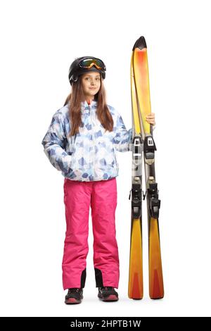 Portrait en longueur d'une fille dans un équipement de ski posé isolé sur fond blanc Banque D'Images