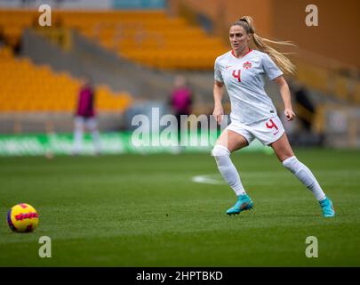 23rd février 2022 ; Molineux Stadium, Wolverhampton, West Midlands, Angleterre ; Arnold Clark Womens International football Espagne contre Canada; Shelina Zadorsky du Canada Banque D'Images