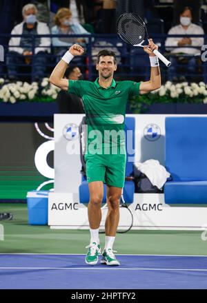 Dubaï, Émirats arabes Unis, 23rd février 2022. Le joueur serbe de tennis Novak Djokovic en action au tournoi des Championnats de tennis duty Free de Dubaï au Stade de tennis duty Free de Dubaï le mercredi 23 février 2022., © Juergen Hasenkopf / Alamy Live News Banque D'Images