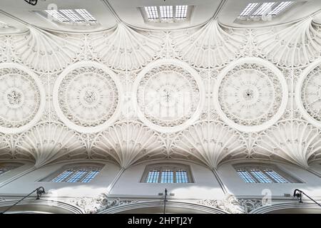 Plafond décoratif de l'église guilde de St Mary Aldermary (utilisée par la paroisse orthodoxe de St Nicholas), ville de Londres, Angleterre. Banque D'Images