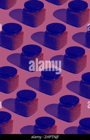 Motif de pots en verre de sauce modifiable. Style Pop-art. Principalement rose, magenta, violet. Idéal pour les bannières Web, la conception Web, les histoires Instagram, l'arrière-plan. Banque D'Images