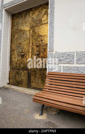 Entrée principale de l'église San Vicente Ferrer dans la ville d'Abdet, Alicante, Espagne Banque D'Images