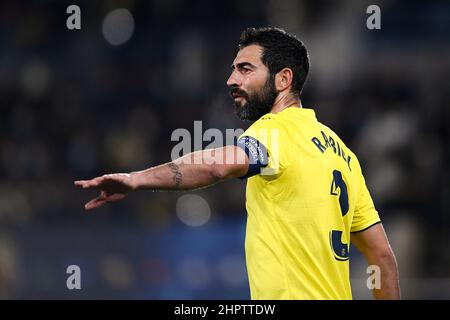 Villarreal, Espagne. 22 février 2022. Raul Albiol de Villarreal CF gestes pendant la manche de la Ligue des champions de l'UEFA de seize première jambe de football match entre Villarreal CF et Juventus FC. Credit: Nicolò Campo/Alay Live News Banque D'Images