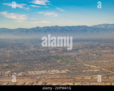 Vue aérienne de Monterey Park, Rosemead, vue depuis la fenêtre dans un avion en Californie, États-Unis Banque D'Images