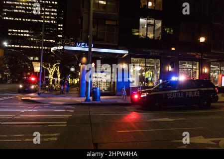 Seattle, États-Unis. 15th févr. 2022. Tentative présumée de vol qualifié dans une boutique de vélos du campus Amazon. Banque D'Images