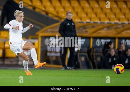 23rd février 2022 ; Molineux Stadium, Wolverhampton, West Midlands, Angleterre ; Arnold Clark Womens International football Angleterre contre Allemagne; Alex Greenwood d'Angleterre Banque D'Images