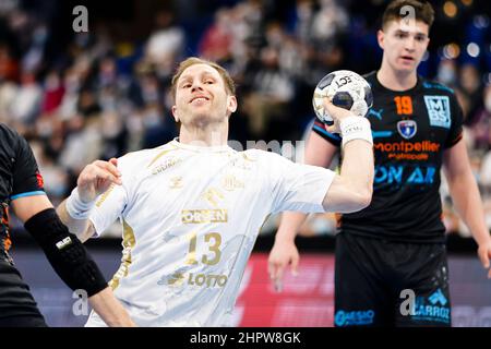 Kiel, Allemagne. 23rd févr. 2022. Handball : Ligue des champions, THW Kiel - Montpellier HB, Groupe Stage, Groupe A, Matchday 12, Wununundino Arena. Steffen Weinhold de Kiel se lance dans le but. Credit: Frank Molter/dpa/Alay Live News Banque D'Images