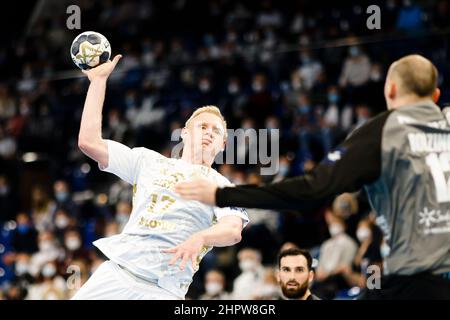 Kiel, Allemagne. 23rd févr. 2022. Handball : Ligue des champions, THW Kiel - Montpellier HB, Groupe Stage, Groupe A, Matchday 12, Wununundino Arena. Patrick Wiencek de Kiel se lance au but. Credit: Frank Molter/dpa/Alay Live News Banque D'Images