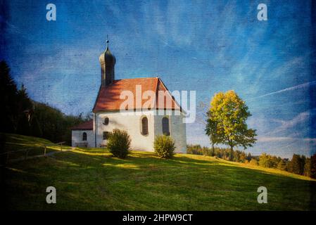 ART CONTEMPORAIN: Die Pestkapelle (Wackersberg/Lehen nr. Bad Toelz, Oberbayern, Allemagne) Banque D'Images