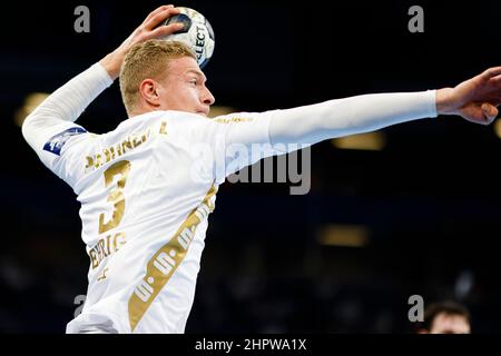 Kiel, Allemagne. 23rd févr. 2022. Handball : Ligue des champions, THW Kiel - Montpellier HB, Groupe Stage, Groupe A, Matchday 12, Wununundino Arena. Le Sven Ehrig de Kiel se lance à l'objectif. Credit: Frank Molter/dpa/Alay Live News Banque D'Images