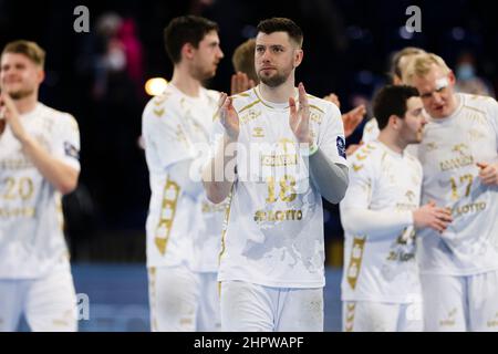 Kiel, Allemagne. 23rd févr. 2022. Handball : Ligue des champions, THW Kiel - Montpellier HB, Groupe Stage, Groupe A, Matchday 12, Wununundino Arena. Niclas Ekberg de Kiel se claque après le match. Credit: Frank Molter/dpa/Alay Live News Banque D'Images