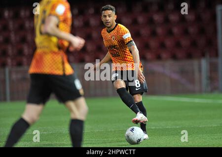 Benevento, Italie, 23 février 2022. Andrès Tello joueur de Benevento, pendant le match du championnat italien de la série B entre Benevento vs Como résultat final, Benevento 5, Como 0, match joué au stade Ciro Vigorito. Benevento, Italie, 23 février 2022. Banque D'Images