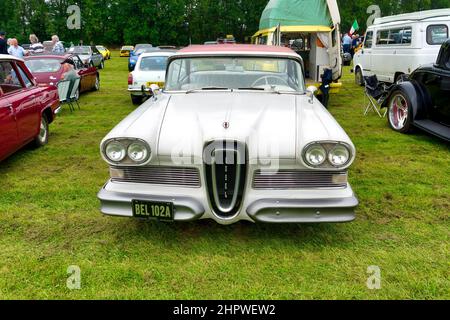 Westbury, Wiltshire, Royaume-Uni - septembre 5 2021:A Ford Edsel Pacer 1958 toit rigide 2 portes au White Horse Classic and Vintage car Show 2021 Banque D'Images