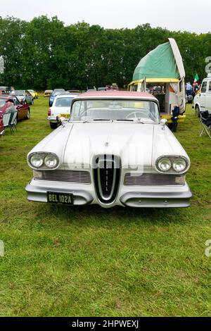 Westbury, Wiltshire, Royaume-Uni - septembre 5 2021:A Ford Edsel Pacer 1958 toit rigide 2 portes au White Horse Classic and Vintage car Show 2021 Banque D'Images