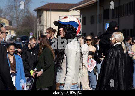 Milan, Italie. 23rd févr. 2022. Korlan Madi arrive au Diesel Fashion Show lors de la Milan Fashion week vêtements pour femmes automne/hiver 2022/23 le 23 février 2022 à Milan, Italie. Photo: Cinzia Camela. Crédit : Agence photo indépendante/Alamy Live News Banque D'Images