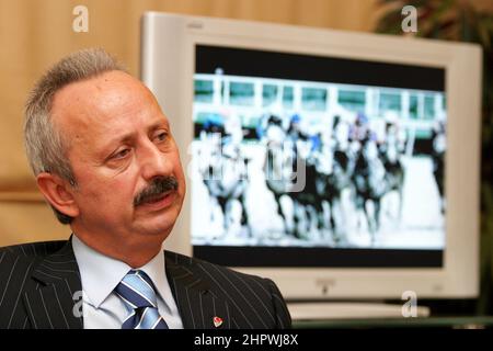 ISTANBUL, TURQUIE - SEPTEMBRE 28 : portrait d'un homme d'affaires et sportif turc Haluk Ulusoy le 28 septembre 2006 à Istanbul, Turquie. Il est l'ancien président de la Fédération turque de football. Banque D'Images