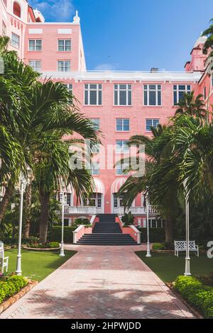 Cour du Don Cesar, un hôtel rose en Floride Banque D'Images