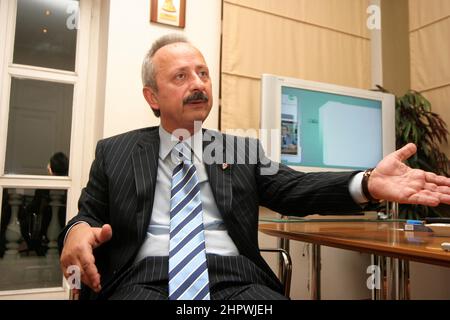 ISTANBUL, TURQUIE - SEPTEMBRE 28 : portrait d'un homme d'affaires et sportif turc Haluk Ulusoy le 28 septembre 2006 à Istanbul, Turquie. Il est l'ancien président de la Fédération turque de football. Banque D'Images