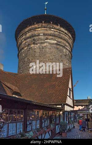 Handwerkerhof avec Frauentorturm, Nuremberg, moyenne-Franconie, Bavière, Allemagne Banque D'Images