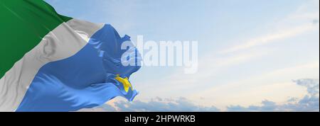 Drapeau de Mato Grosso do Sul , Brésil à ciel nuageux sur fond de coucher de soleil, vue panoramique.Voyage brésilien et patriote concept. Espace de copie pour large bann Banque D'Images