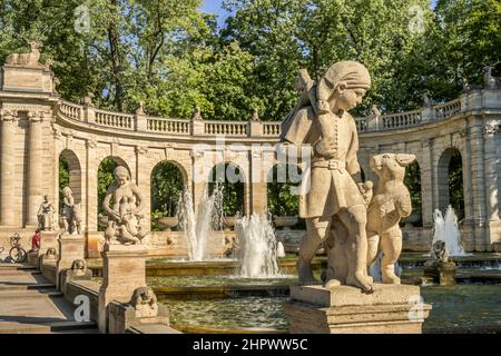 Fontaine de conte de fées, Volkspark, Friedrichshain, Berlin, Allemagne Banque D'Images