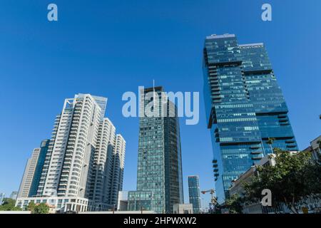 Gratte-ciels, sur la droite, les tours Ha'arbaa, la rue Ha'arba, le groupe Hag, tel Aviv, Israël Banque D'Images