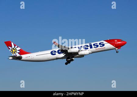 Avion Edelweiss Air, Airbus A340-300, HB-JMD Banque D'Images