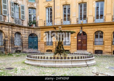 Fontaine sur la place d'Albertas, Aix-en-Provence, France. Banque D'Images