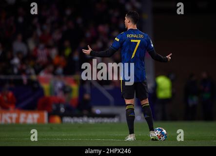 Madrid. 23rd févr. 2022. Cristiano Ronaldo de Manchester United réagit lors du tour de la Ligue des champions de l'UEFA lors du match de la première jambe 16 entre l'Atlético de Madrid et le Manchester United à Madrid, Espagne, le 23 février 2022. Crédit: Pablo Morano/Xinhua/Alay Live News Banque D'Images