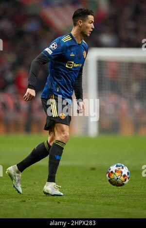 Madrid. 23rd févr. 2022. Cristiano Ronaldo, de Manchester United, participe à la compétition de la Ligue des champions de l'UEFA lors du match de la première jambe 16 entre l'Atlético de Madrid et le Manchester United à Madrid, Espagne, le 23 février 2022. Credit: Meng Dingbo/Xinhua/Alay Live News Banque D'Images