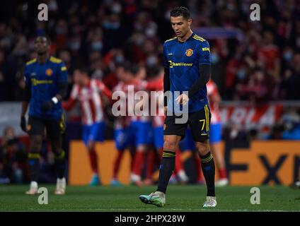 Madrid. 23rd févr. 2022. Cristiano Ronaldo de Manchester United réagit lors du tour de la Ligue des champions de l'UEFA lors du match de la première jambe 16 entre l'Atlético de Madrid et le Manchester United à Madrid, Espagne, le 23 février 2022. Crédit: Pablo Morano/Xinhua/Alay Live News Banque D'Images