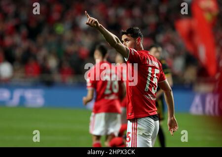 Lisbonne, Portugal. 23rd févr. 2022. Roman Yaremchuk de Benfica célèbre après avoir obtenu son score lors du match de 16 1st jambes de la Ligue des champions de l'UEFA entre SL Benfica et AFC Ajax à Lisbonne, Portugal, le 23 février 2022. Crédit : Petro Fiuza/Xinhua/Alay Live News Banque D'Images