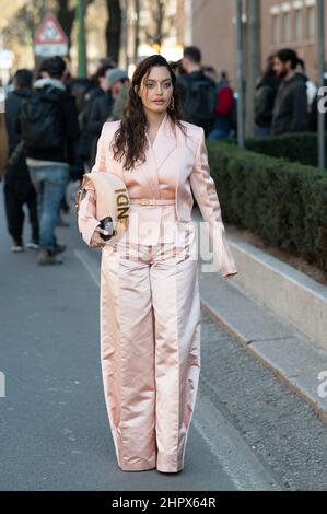 Karen Wazen à l'extérieur du spectacle de mode Fendi pendant la semaine de la mode de Milan automne/hiver 2022/2023 Banque D'Images