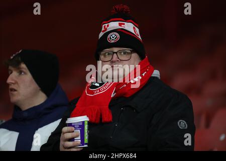 Sheffield, Royaume-Uni. 23rd févr. 2022. Un supporter de Sheffield United à l'approche du match de championnat Sky Bet entre Sheffield United et Blackburn Rovers à Bramall Lane à Sheffield, Royaume-Uni, le 2/23/2022. (Photo de James Heaton/News Images/Sipa USA) crédit: SIPA USA/Alay Live News Banque D'Images