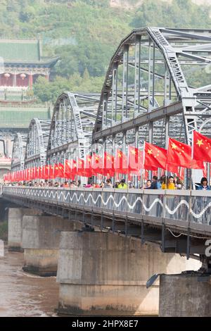 LANZHOU, CHINE - Pont Sun Yat-Sen (Zhongshan Qiao). Un célèbre premier pont traversant la rivière jaune à Lanzhou, Gansu, Chine. Banque D'Images