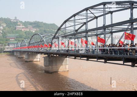 LANZHOU, CHINE - Pont Sun Yat-Sen (Zhongshan Qiao). Un célèbre premier pont traversant la rivière jaune à Lanzhou, Gansu, Chine. Banque D'Images