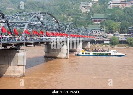 LANZHOU, CHINE - Pont Sun Yat-Sen (Zhongshan Qiao). Un célèbre premier pont traversant la rivière jaune à Lanzhou, Gansu, Chine. Banque D'Images