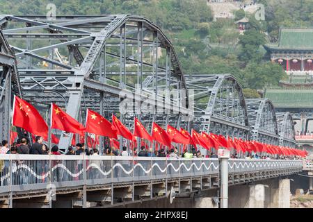 LANZHOU, CHINE - Pont Sun Yat-Sen (Zhongshan Qiao). Un célèbre premier pont traversant la rivière jaune à Lanzhou, Gansu, Chine. Banque D'Images