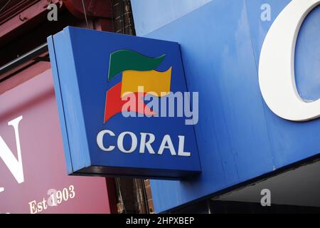 Vue générale d'un magasin de Paris Coral au Royaume-Uni. Banque D'Images