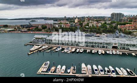 Sydney, Nouvelle-Galles du Sud Australie - décembre 24 2021 : bateaux amarrés et Woolloomooloo Finger Wharf dans le port de Sydney Banque D'Images