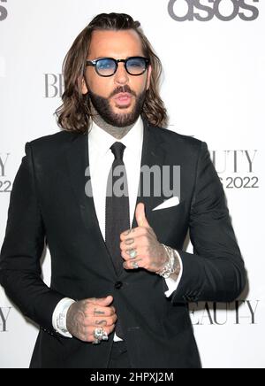 22 févr. 2022 - Londres, Angleterre, Royaume-Uni - Pete Wicks participe aux Beauty Awards 2022 avec ASOS, Magazine London, Greenwich Peninsula, Londres Banque D'Images