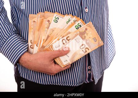 Gros plan sur un homme d'affaires tenant un billet de banque dans la poche. Il représente un investissement très rentable. L'échange de devises avec de bons rendements Banque D'Images