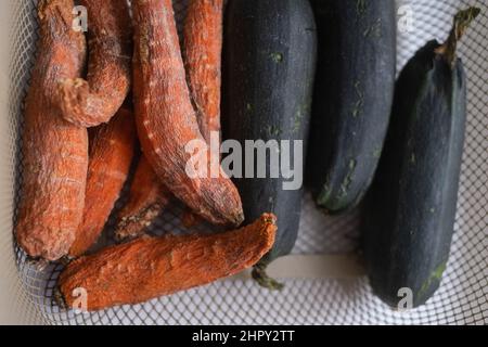 Légumes pourris chou et carotte. Vue de dessus Banque D'Images