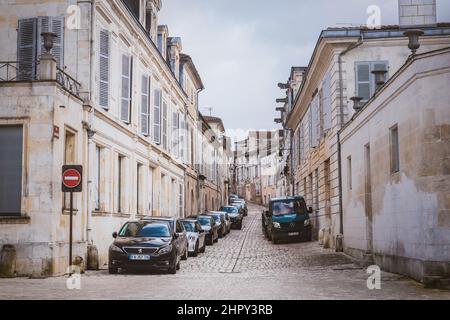 rue typique de cognac, charante, france Banque D'Images