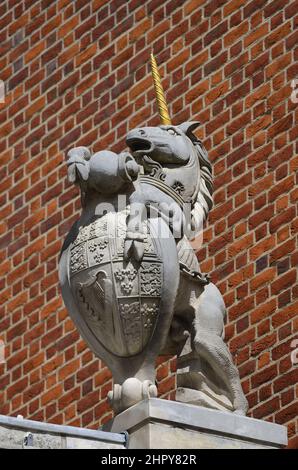 Londres, Angleterre, Royaume-Uni. Licorne (Tim Crawley MRSS: 2004) sculpture sur Temple Bar, place Paternoster, près de la cathédrale Saint-Paul Banque D'Images