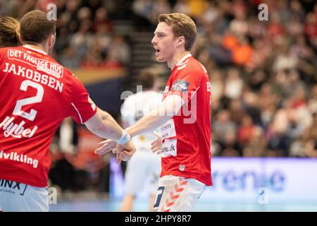 Aalborg, Danemark. 23rd févr. 2022. Kristian Bjornsen (19) du Handball d'Aalborg vu dans le match de la Ligue des champions de l'EHF entre le Handball d'Aalborg et le Handball d'Elverum au Jutlander Bank Arena d'Aalborg. (Crédit photo : Gonzales photo/Alamy Live News Banque D'Images