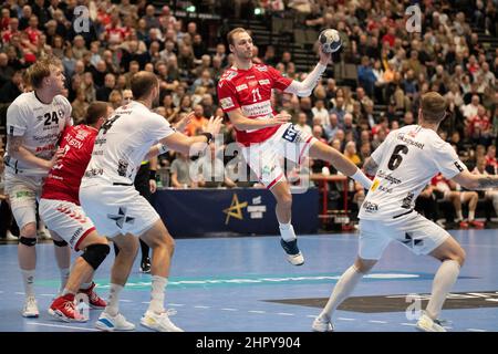 Aalborg, Danemark. 23rd févr. 2022. Lukas Sandell (11) du Handball d'Aalborg vu dans le match de la Ligue des champions de l'EHF entre le Handball d'Aalborg et le Handball d'Elverum à la Jutlander Bank Arena d'Aalborg. (Crédit photo : Gonzales photo/Alamy Live News Banque D'Images