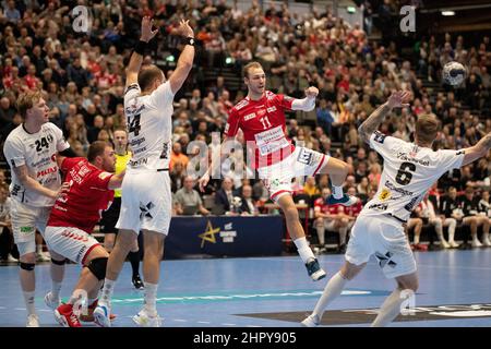 Aalborg, Danemark. 23rd févr. 2022. Lukas Sandell (11) du Handball d'Aalborg vu dans le match de la Ligue des champions de l'EHF entre le Handball d'Aalborg et le Handball d'Elverum à la Jutlander Bank Arena d'Aalborg. (Crédit photo : Gonzales photo/Alamy Live News Banque D'Images